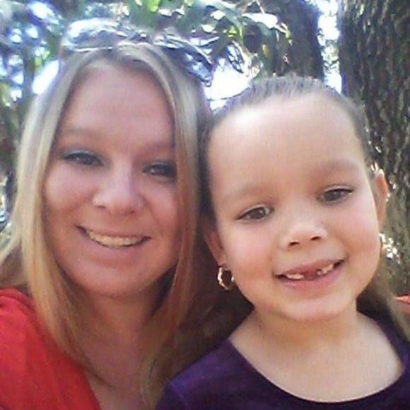 Meet your Posher, Nicole - Picture 1 of 1